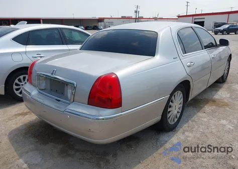 2004 Lincoln Town Car Ultimate from USA, damaged, VIN 1LNHM83WX4Y609749